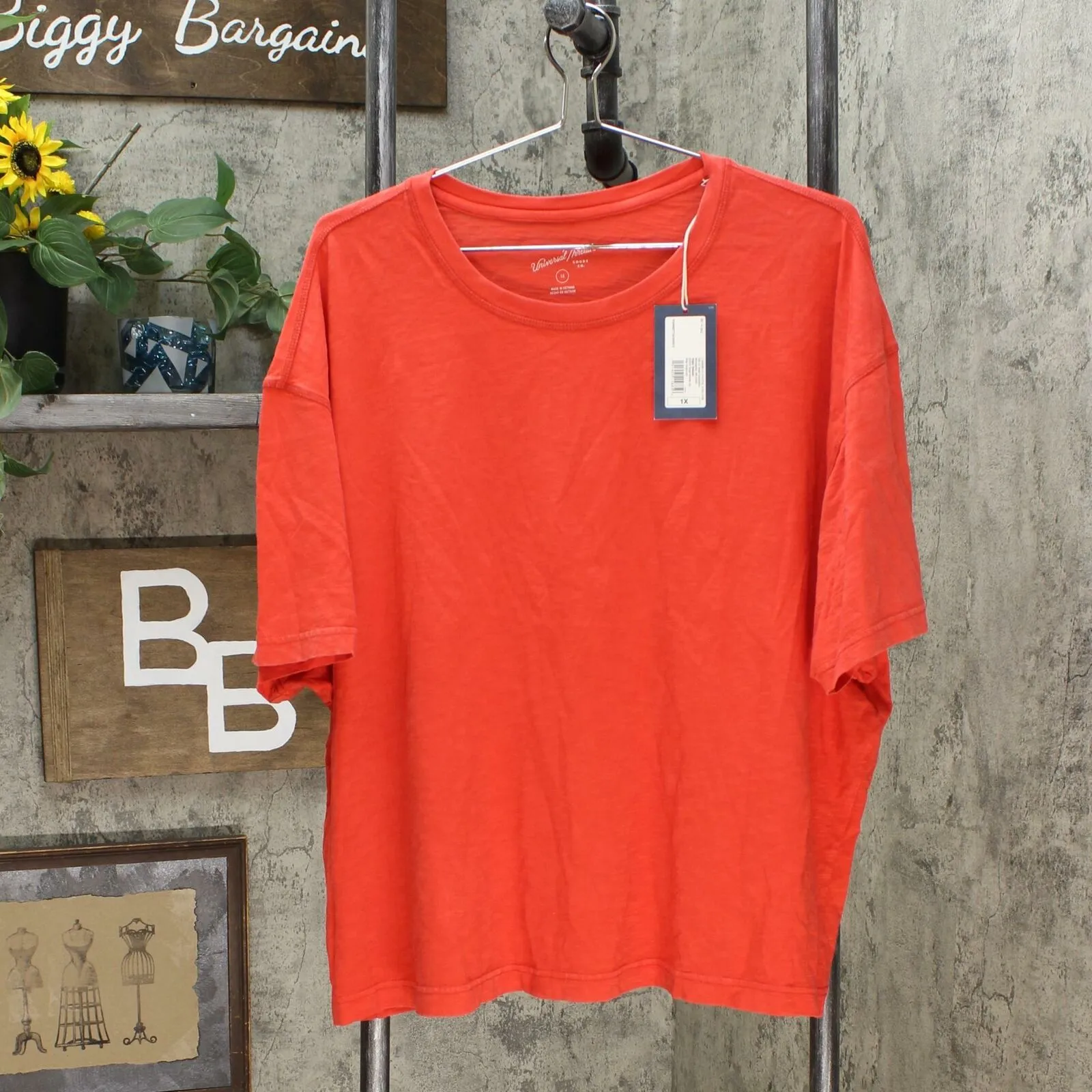 Universal Thread Women's Plus Size Short Sleeve Crewneck Boxy T-Shirt