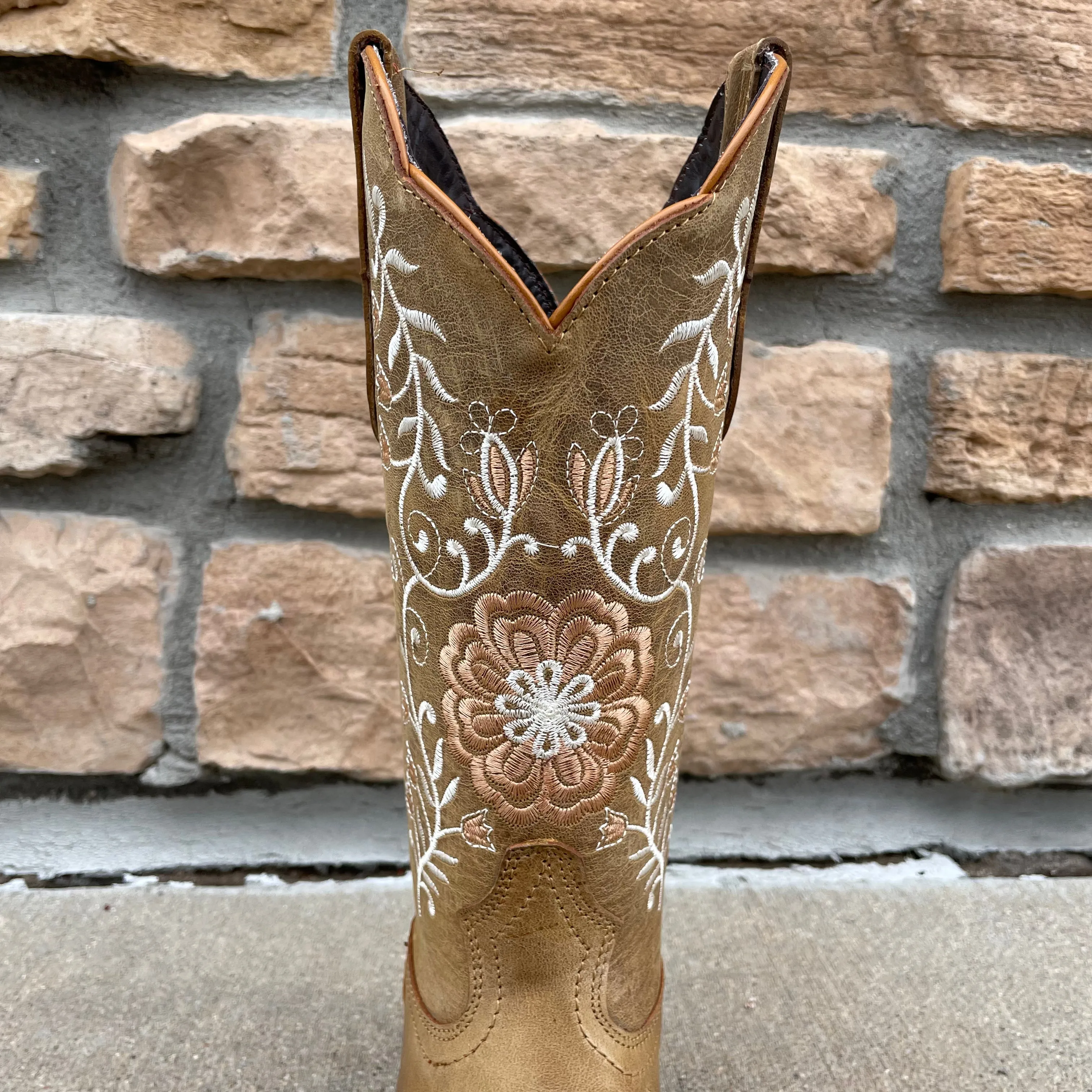 Women's Artillero Flower Embroidered Wide Square Toe Boots