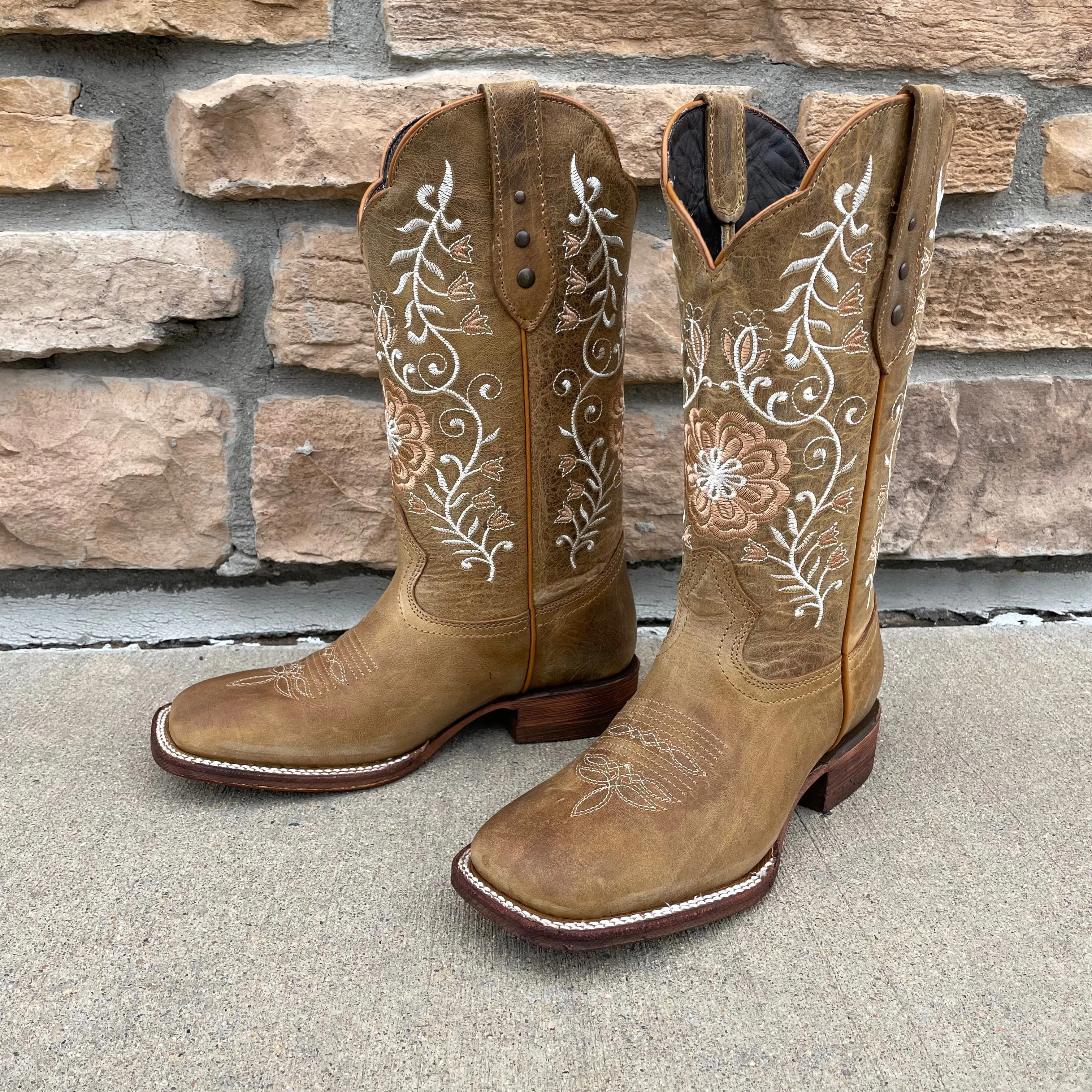 Women's Artillero Flower Embroidered Wide Square Toe Boots