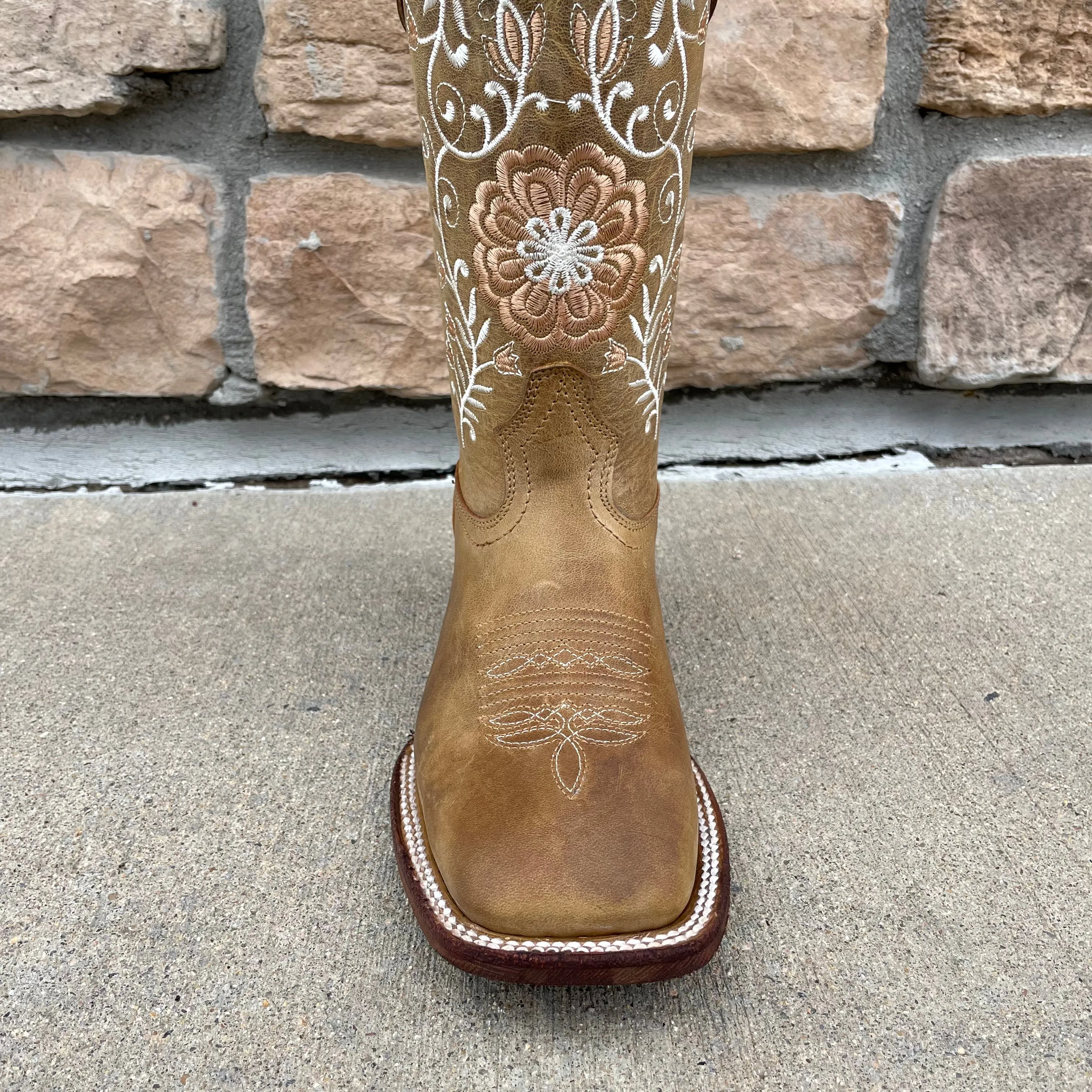 Women's Artillero Flower Embroidered Wide Square Toe Boots